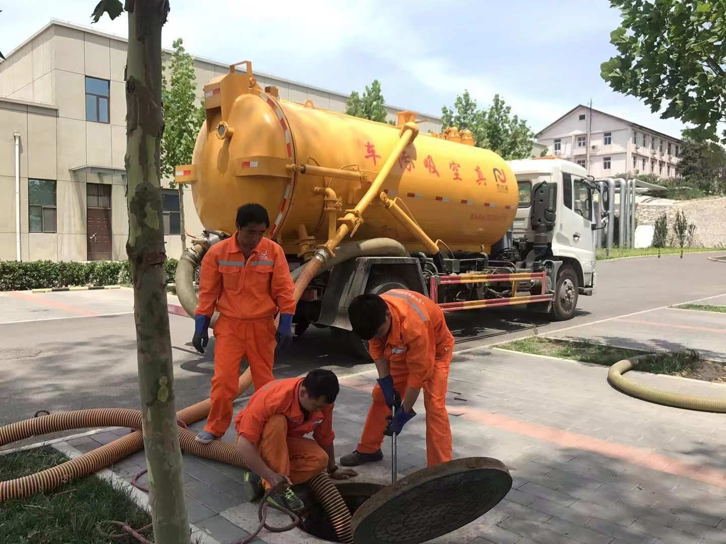 盐田化粪池清理与5-8吨吸粪车施工效率分析